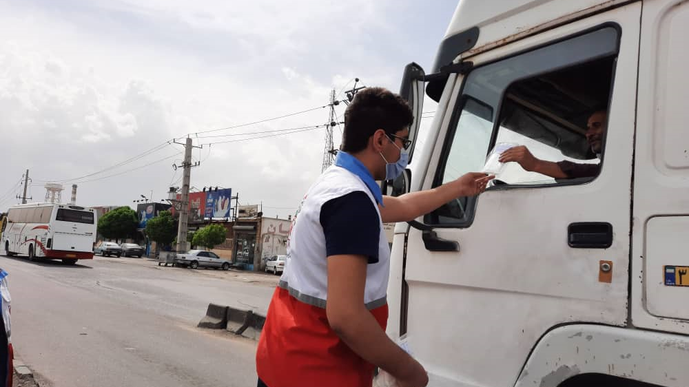 توزیع ماسک میان رانندگان در شهرستان اسکو